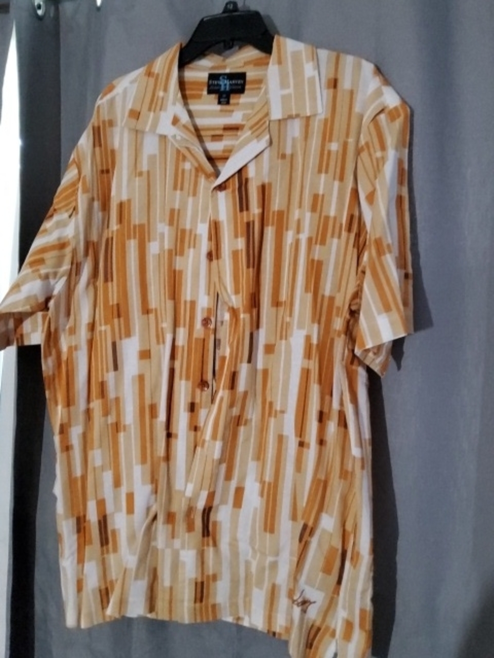 Steve Harvey Short-Sleeve Button-Down Shirt in Mustard and Cream Geometric